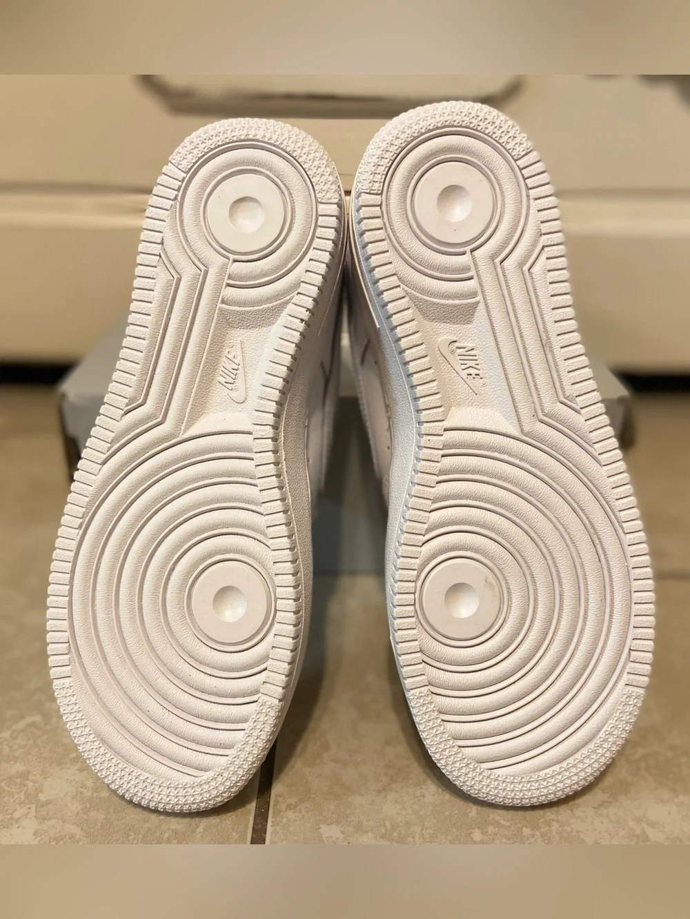 NEW Youth Boys Size 4.5 Nike Air Force 1 White